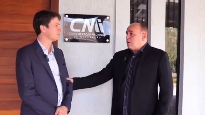 Bruno Cecchini em entrevista com o presidente da Associação de Comércios de Rondônia, destacando o papel da CNMI no fortalecimento econômico do estado.